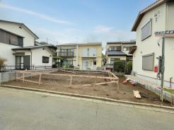 ■耐震 + 制震の家、QUIE(クワイエ)
当社の2階建分譲住宅は、建築基準法で定められた壁量の1.5倍に達する十分な性能を誇っています。さらにその耐久性を上げるために、共同開発による制震装置(SAFE365)を完成。