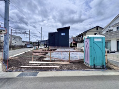 秦野駅徒歩圏でコンビニは徒歩1分、スーパー徒歩2分、小中学校徒歩10分圏内と生活住環境が良好です。