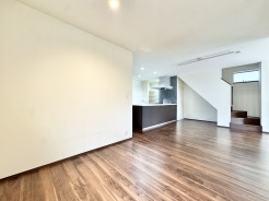 食事の時間、テレビを囲む時間、何気ない日常のひとときまで、家族の思い出を重ねていける住まいの中心です。