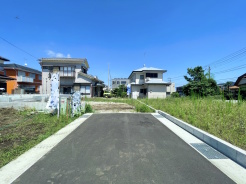50坪超えの至近には国道246号線も通っているため、各方面へのアクセス良好です。こちらの住宅を夢のマイホームにいかがでしょうか。