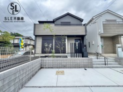 2号棟 【駐車並列2台+お庭付き】お子様の遊び場や家庭菜園、ペットスペースにもぴったりです。