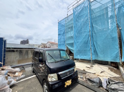 ご家族の車はもちろん、来客用としても使えるゆとりがあります。