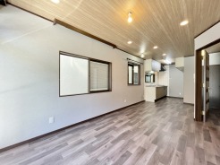 室内リフォーム済みで綺麗です。
即入居可能です。