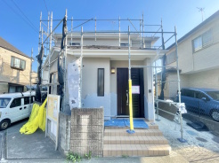 閑静な住宅街です。
車通りも少なく落ち着いた住環境です。