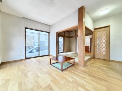 部屋数が豊富な5LDKでご家族のライフスタイルに柔軟に対応できます。