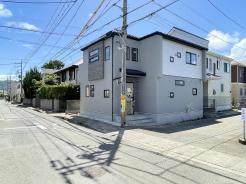 北東角地の陽当たりと通風良好な立地はお子様の成長を育む住環境です。