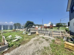 ■地盤調査
外部機関に委託して地盤を一棟ごとに調査。建物の形状と建てる位置が決まってから調査を依頼し、複数のポイントで地下10mまでの地盤の固さを測定します。同じ土地でも、位置によって地盤の固さが異なる場合があるからです。