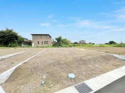 2階主寝室は、バルコニーに面した明るいお部屋です♪